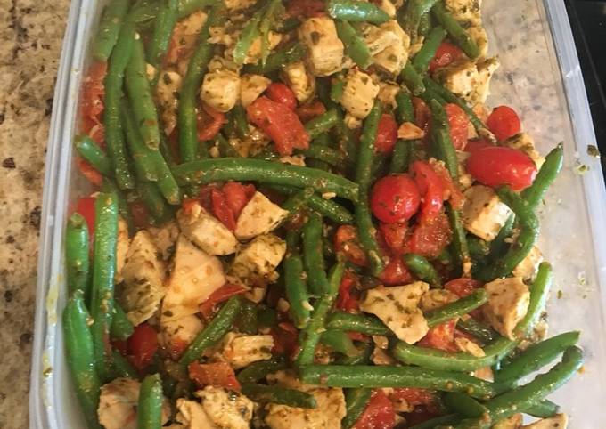 Simple Way to Prepare Homemade Pesto Chicken w/ Green Beans &amp; Tomato