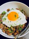 ข้าวหมูผัดน้ำมันหอยไข่ดาว