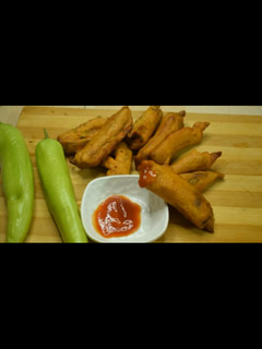 மிளகாய் பஜ்ஜி(chilli bajji recipe in tamil) செய்முறை முக்கிய புகைப்படம்