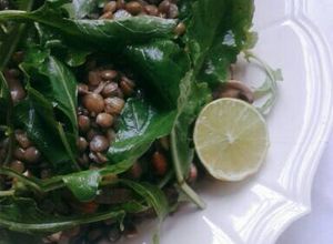 Una foto de Ensalada de Lentejas con Rúcula y Champiñones Salteados