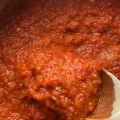 A picture of Pizza sauce (Napolitana).
