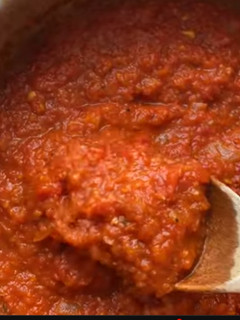 A picture of Pizza sauce (Napolitana).
