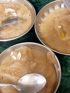सूजी का हलवा रेसिपी मुख्य फोटो