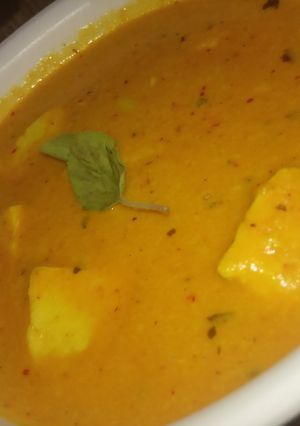 A picture of Shahi paneer.