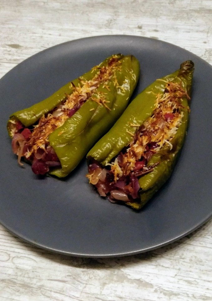 Una foto de Pimientos verdes italianos rellenos de chorizo
