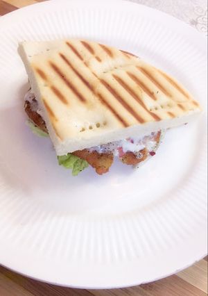 A picture of Pizza sandwich.
