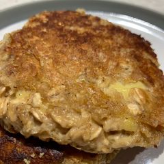 Oat and banana breakfast pancakes A picture of Oat and banana breakfast pancakes.
