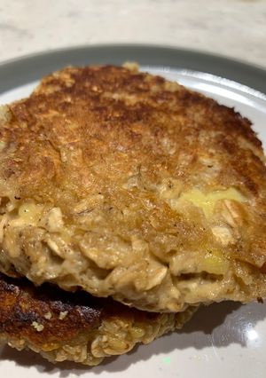 A picture of Oat and banana breakfast pancakes.