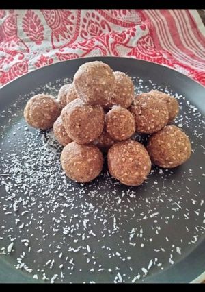 A picture of Til ke laddu(white sesame).
