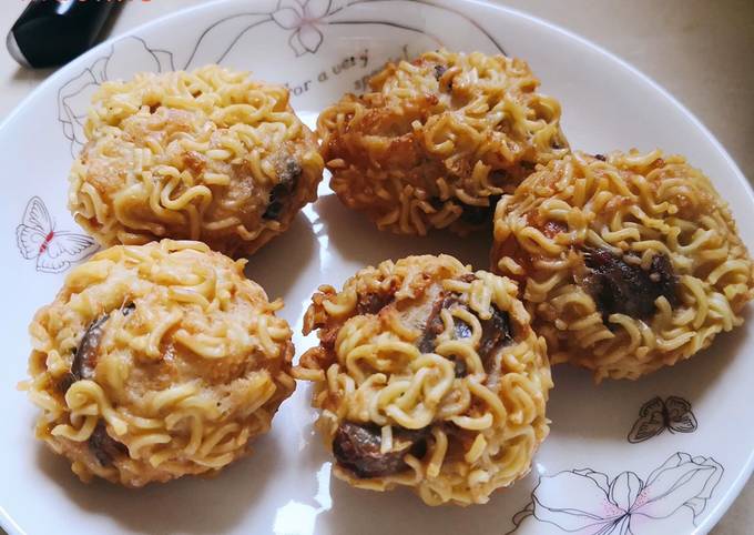 Cara bikin 22. Bola- bola Kulit Salmon gulung Indomie Cara bikin 22. Bola- bola Kulit Salmon gulung Indomie