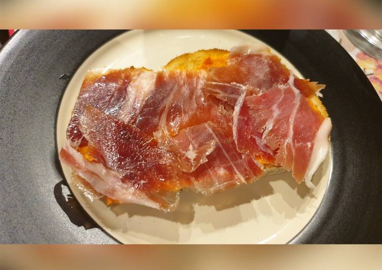 Tosta jamón ibérico con tumaca