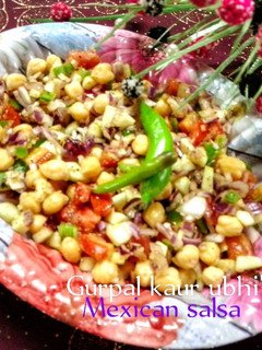 A picture of Mexican salsa 🥗.