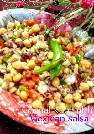 A picture of Mexican salsa 🥗.