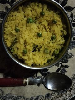 हिवाळा स्पेशल मटार पोहे (matar pohe reciep in marathi) रेसिपी चे मुख्य फोटो