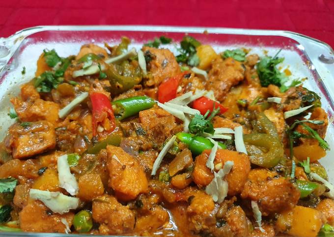 Spicy Chicken With Capsicum And Green Peas Recipe By Kumkum Chatterjee Cookpad