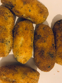Una foto de Croquetas de pollo y champiñones