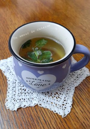 Une photo de Infusion de menthe et carvi 🍵