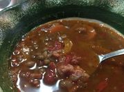 Una foto de lentejas en olla de coccion lenta