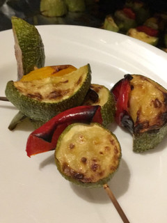 Una foto de Brochetas de vegetales