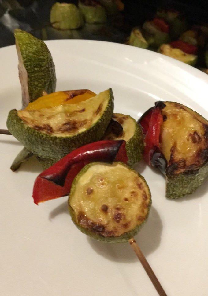 Una foto de Brochetas de vegetales