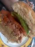 Sándwich de Huevo Revuelto y Atún