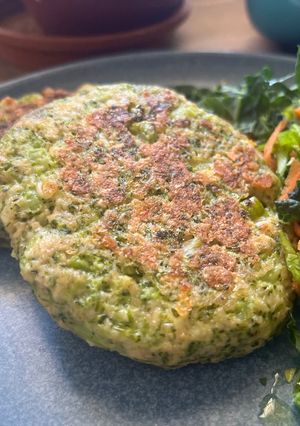 Una foto de Tortitas de brócoli y queso