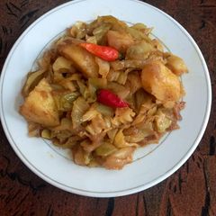 A picture of Band Gobhi with aloo.