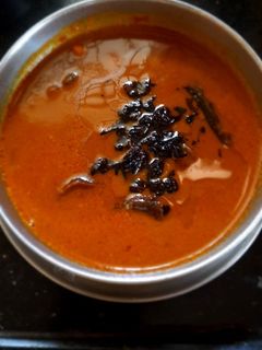 மாங்காய் வத்தக்குழம்பு / mango Vathakulambu Recipe in tamil செய்முறை முக்கிய புகைப்படம்