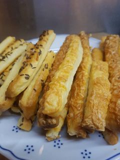 Sajtos, köményes rudacskák recept fotója