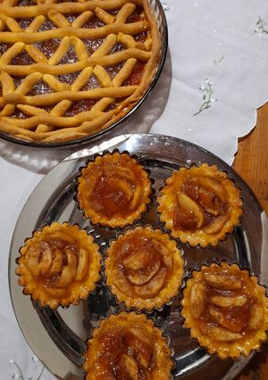 Φωτογραφία της συνταγής Πάστα Φλώρα και ταρτάκια με αχλάδια, με την ίδια ζύμη