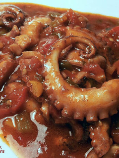 Una foto de Pulpitos en salsa de tomates y pimientos