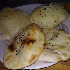 A picture of Naan.