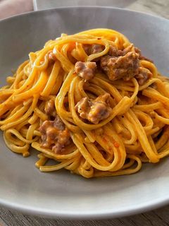 Una foto de Pasta con butifarra catalana