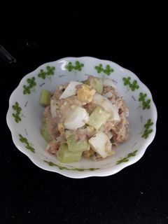 Фото Салат с тунцом и яйцом.