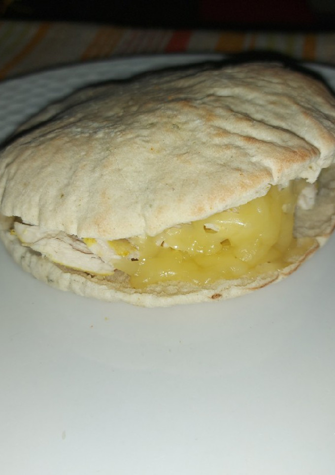 Una foto de Arepas de pollo y queso