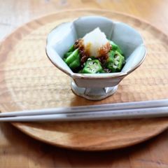 Okura dressed with grated Japanese radish A picture of Okura dressed with grated Japanese radish.