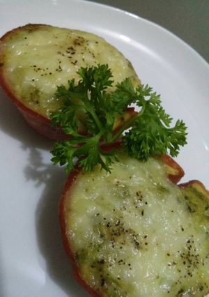 A picture of Ham Cups with Filling.