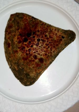 पालक पराठा (palak paratha recipe in Hindi) रेसिपी मुख्य फोटो