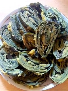 मूग डाळ अळूवडी (moongdal aluvadi recipe in marathi) रेसिपी चे मुख्य फोटो
