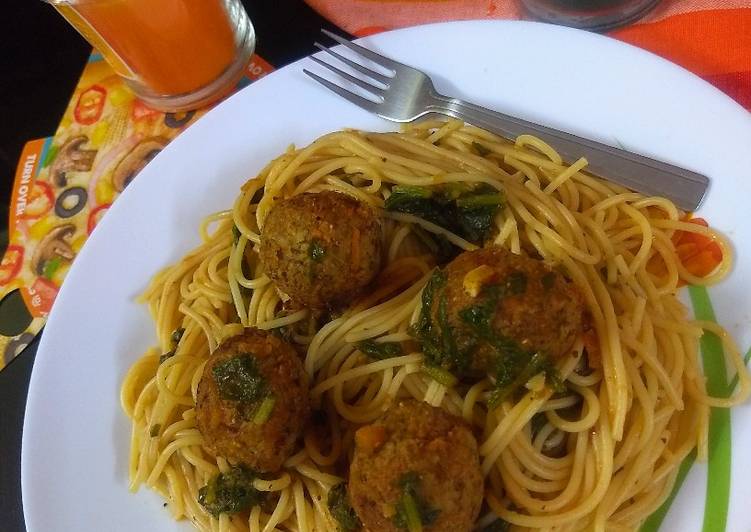 Spaghetti with meatless meatballs