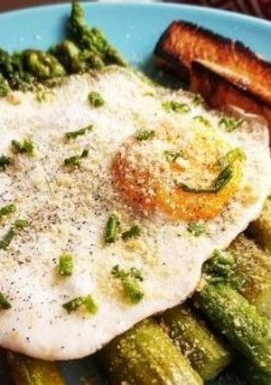 Foto di Asparagi e occhio di bue