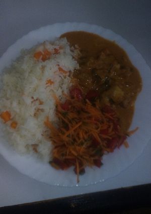 A picture of Chicken curry.