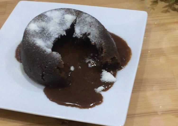 Chocolate molten lava cake �?��?�