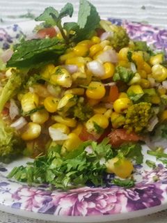 स्वीट कॉर्न सॅलड (sweet corn salad recipe in marathi) रेसिपी चे मुख्य फोटो