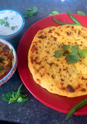 A picture of Masalay dar Besan ki roti.