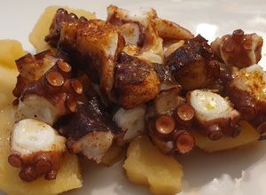 Una foto de Pulpo a feira con cachelos