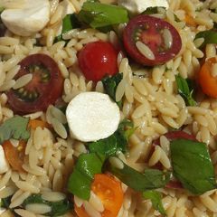 A picture of Caprese Orzo Salad.