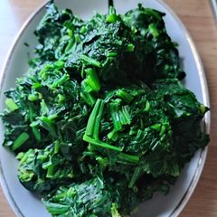 A picture of Blanched spinach.