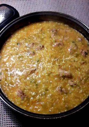 Foto principal de Arroz de cuchara con pechuga de pollo y ras el hanout