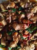 ผัดเผ็ดไก่หุบบอน